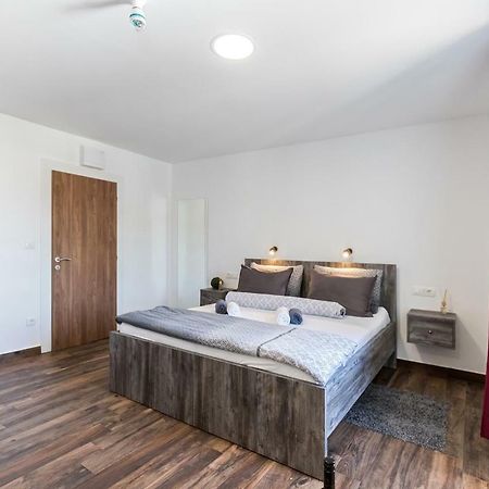 Apinelo Port Rooms Split Exterior photo