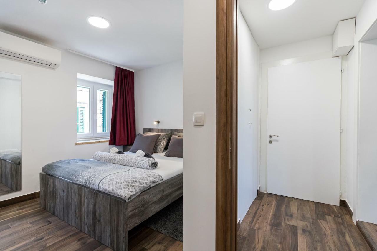 Apinelo Port Rooms Split Exterior photo
