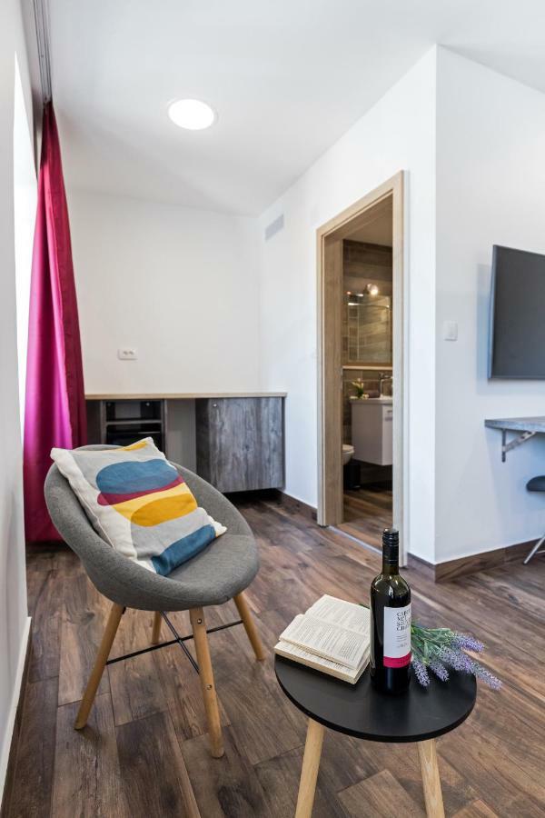 Apinelo Port Rooms Split Exterior photo